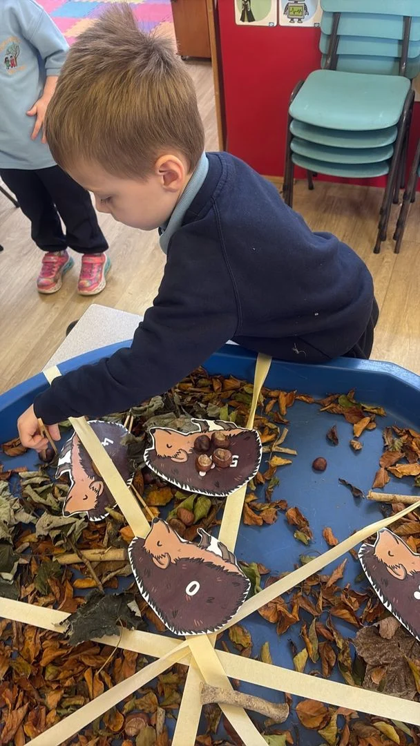 Preschool art and craft activities supporting fine motor skills